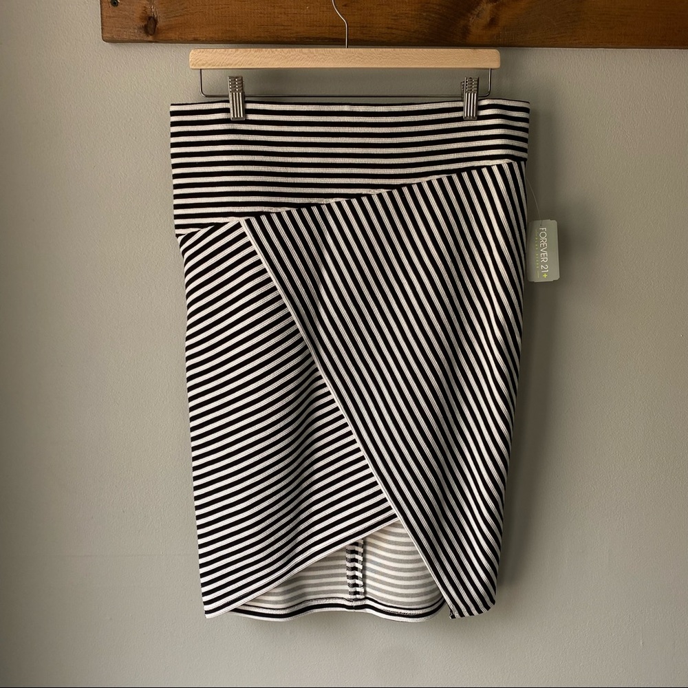 Black and white stripped mini skirt